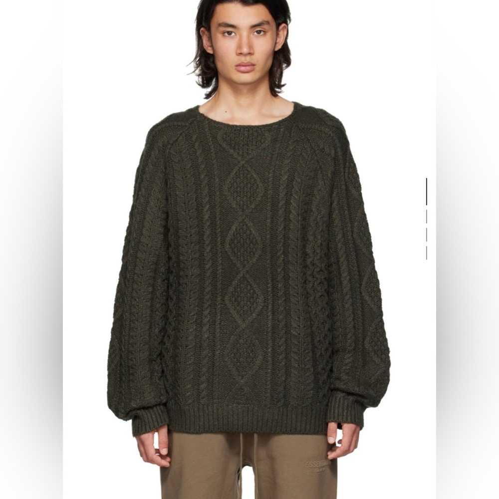 BRAND NEW ESSENTIALS CABLE KNIT SWEATER (SIZE L) UNISEX